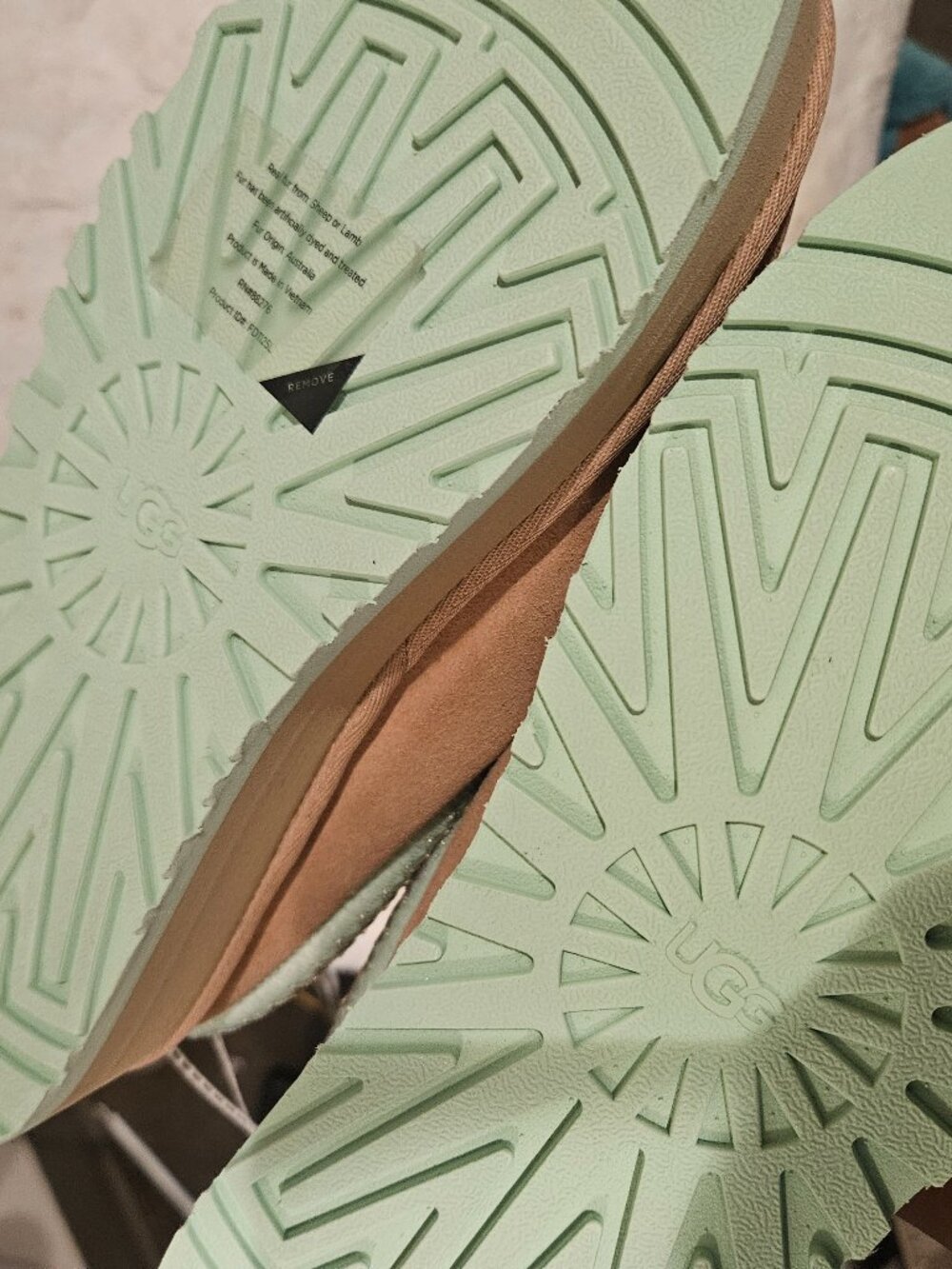 Ugg - Picture 2 of 2